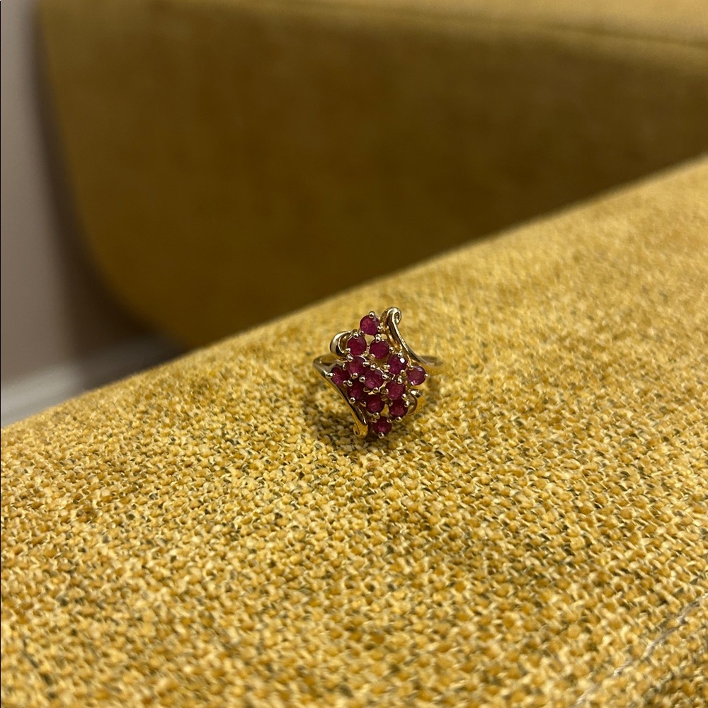 Elegant 14 Kat Gold and Pink Gemstone Ring - Picture 5 of 5